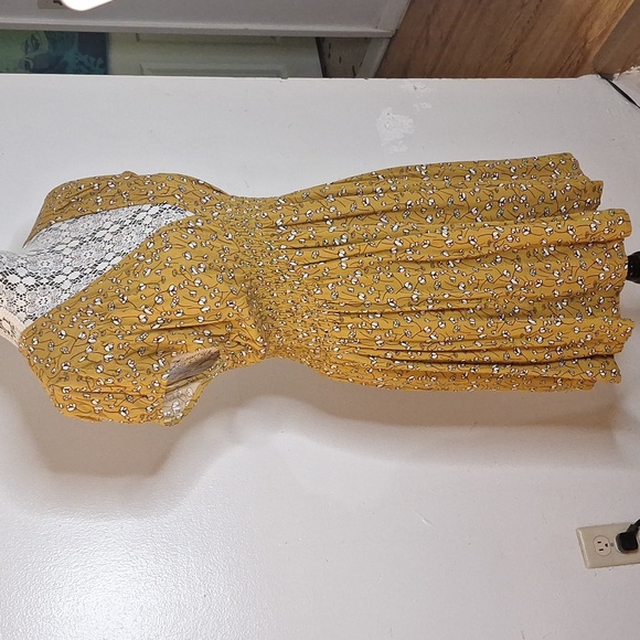 Gorgeous Yellow Mini Dress (with pockets) - Picture 4 of 12